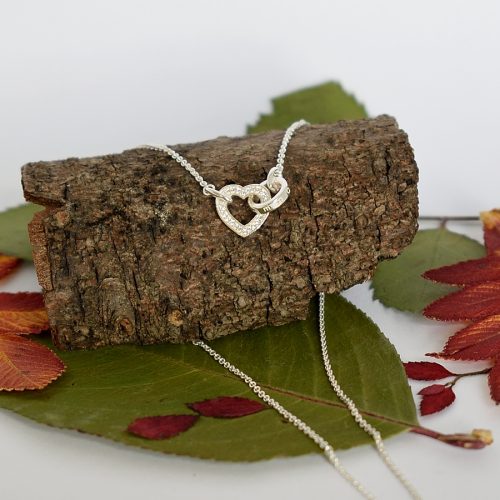 Heart-together-kaulakoru, joka on puhdistettu second hand -tuote. Koru kuuluu Thomas Sabon Glam & Soul -tuoteperheeseen.